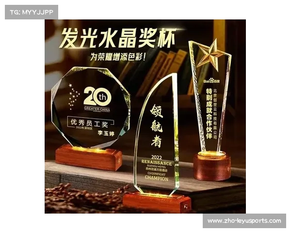 AL经理笑容满面晒奖杯照片庆祝胜利时刻分享奋斗与荣耀的旅程 AL经理笑容满面晒奖杯照片庆祝胜利时刻分享奋斗与荣耀的旅程